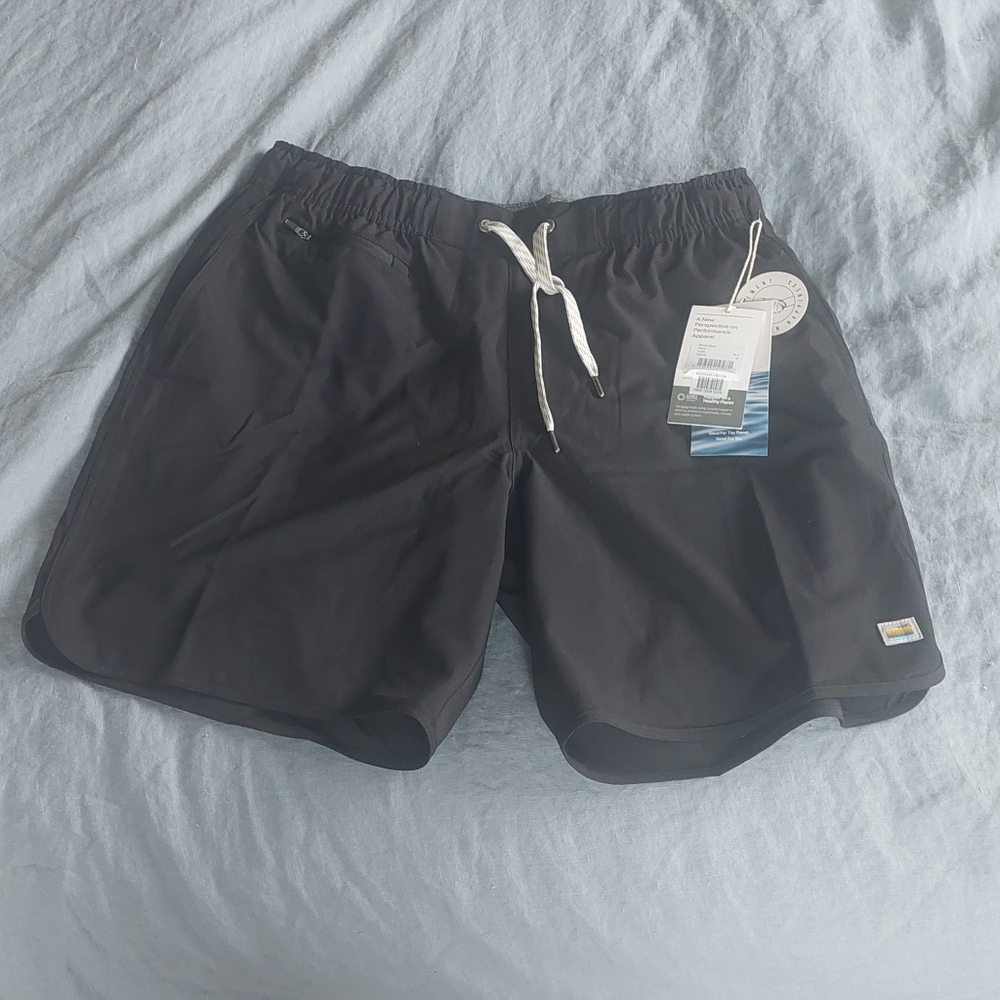 NWT Vuori Mens Athletic Shorts in black